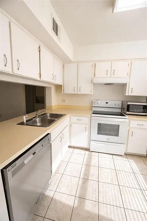 Building Photo - 3244 Candle Ridge Dr #202