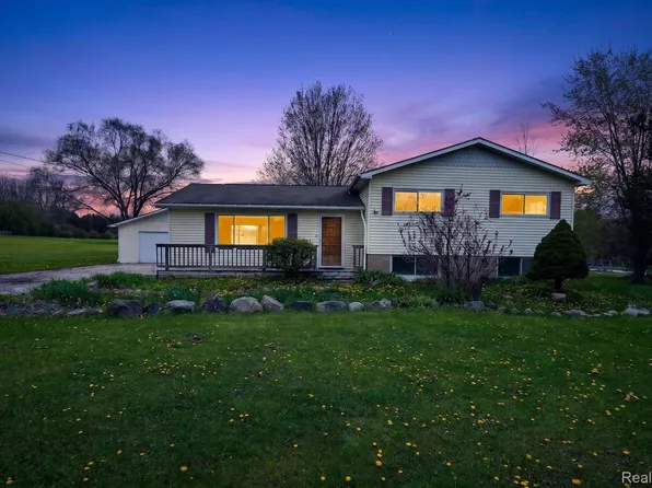 5457 E Frances Rd, Mount Morris, MI 48458