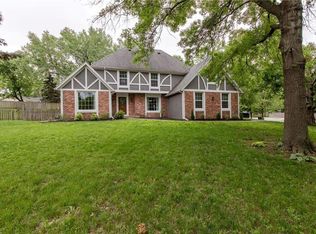 7817 Caenen Lake Rd, Lenexa, KS 66216