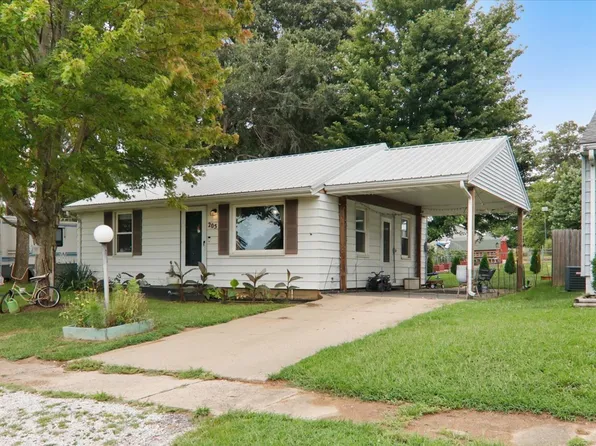 205 N Orchard St, Mackinaw, IL 61755