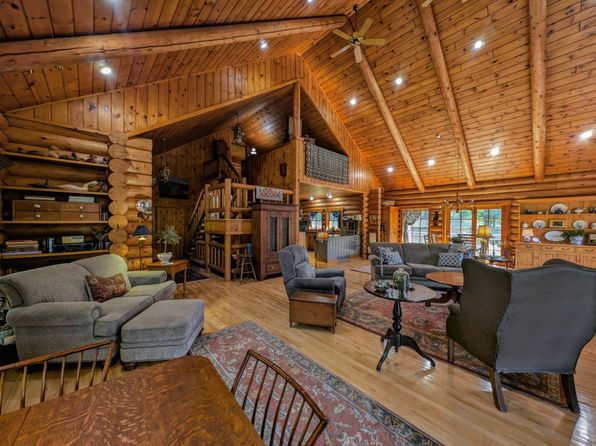 5869 River Rd, Eagle River, WI 54521