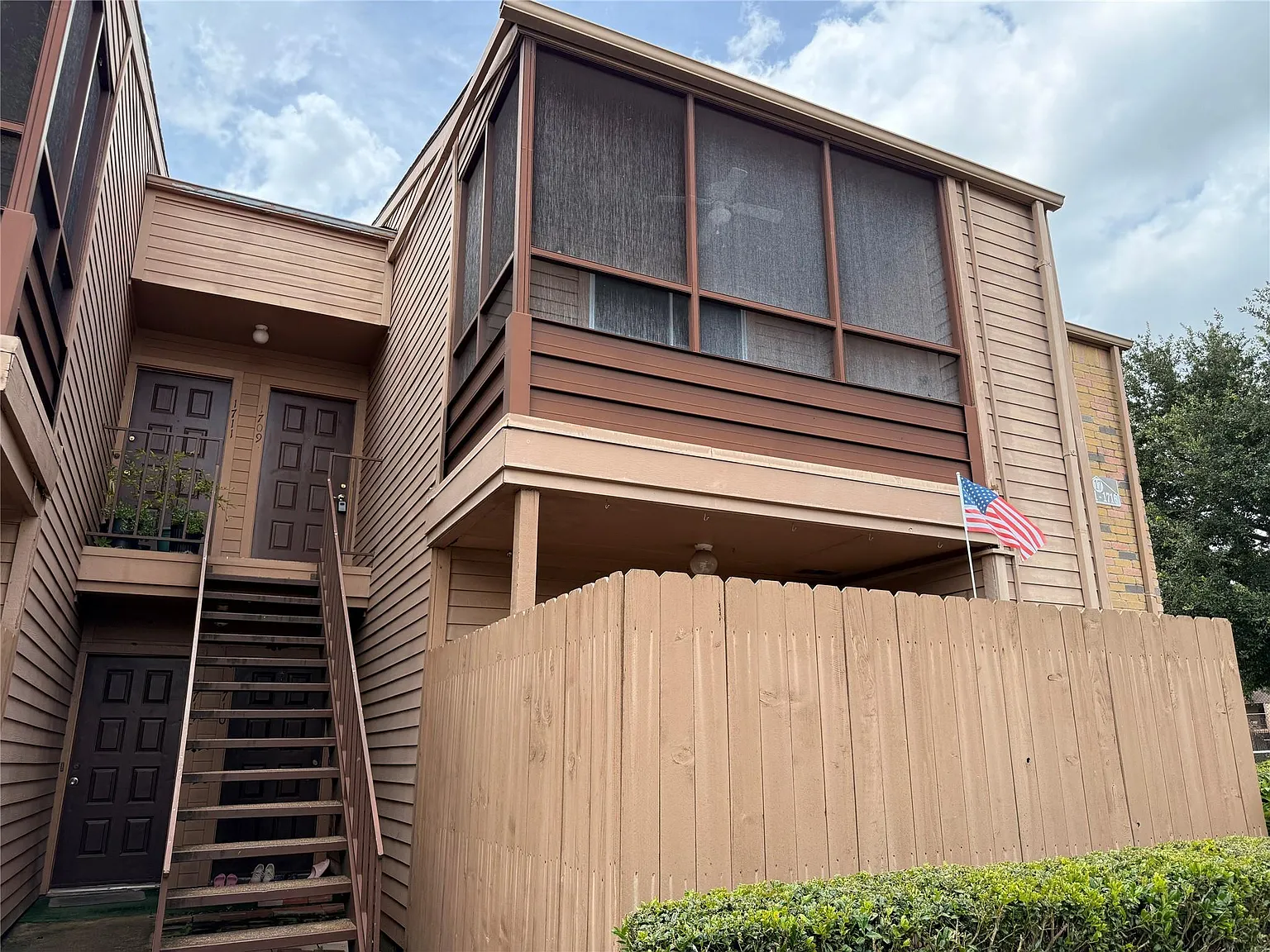 1 bed, 1.0 bath, 636 sqft, $1,050 — Photo 2