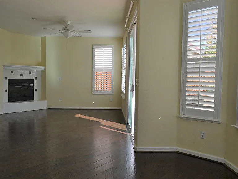 1336 Tiffany Dr — Photo 7