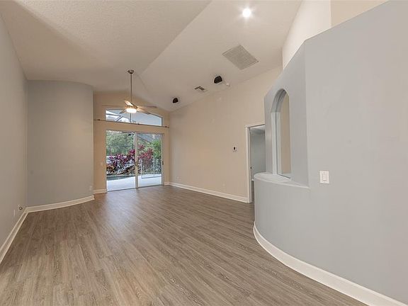 4th image of 382 Ventura Dr