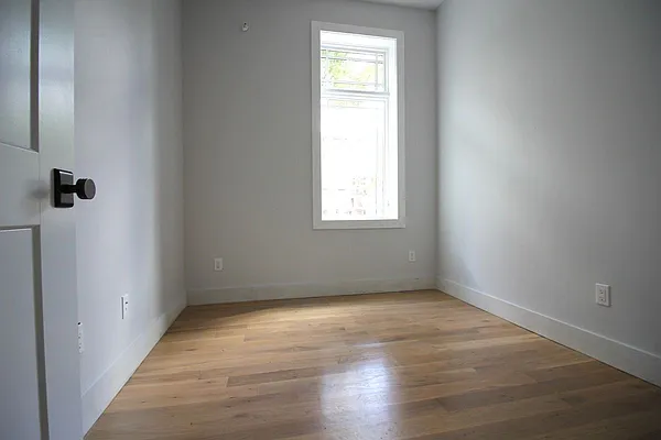 Rented by EXR | media 12