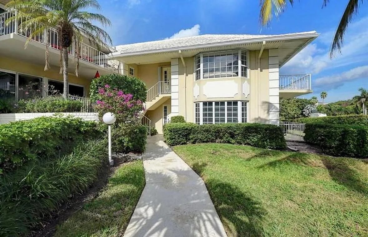2 bed, 2.0 bath, 1559 sqft, $4,500 — Photo 2