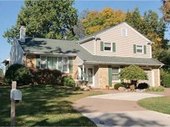 2018 W Bay Dr, Muscatine, IA 52761