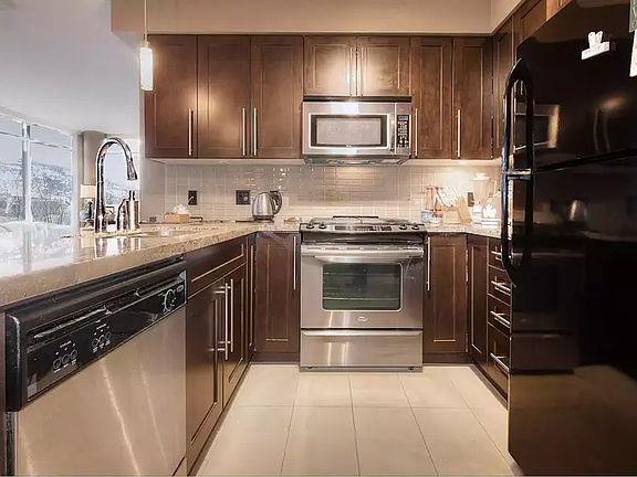 4th image of 1075 Sunset Dr #401