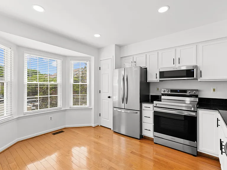 219 Frazer Dr — Photo 2