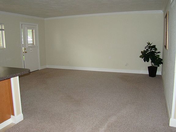 4th image of 320 Lakeview St APT 111