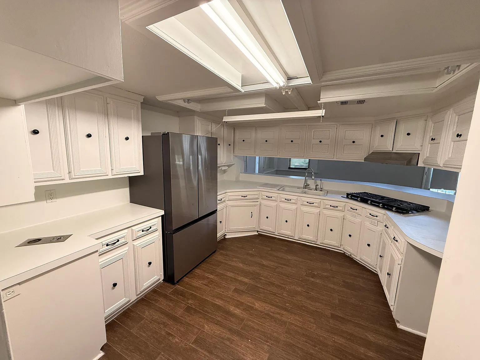 5 bed, 2700 sqft, $2,800 — Photo 3