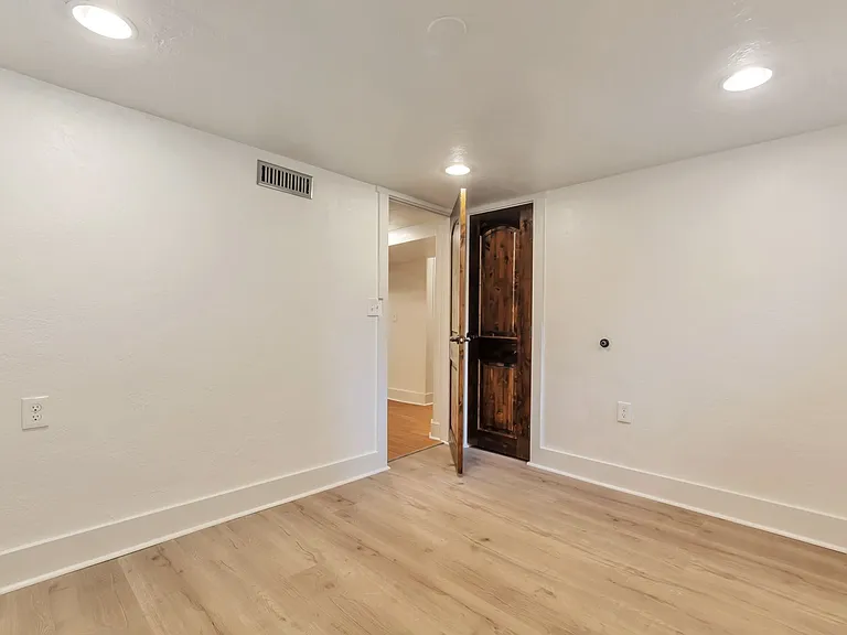 4858 S Viewmont St — Photo 48
