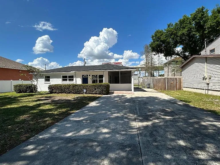 4611 W McElroy Ave — Photo 2