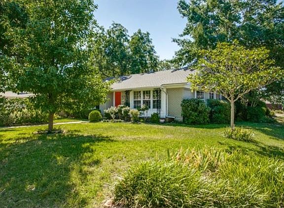 2nd image of 3904 Davila Dr