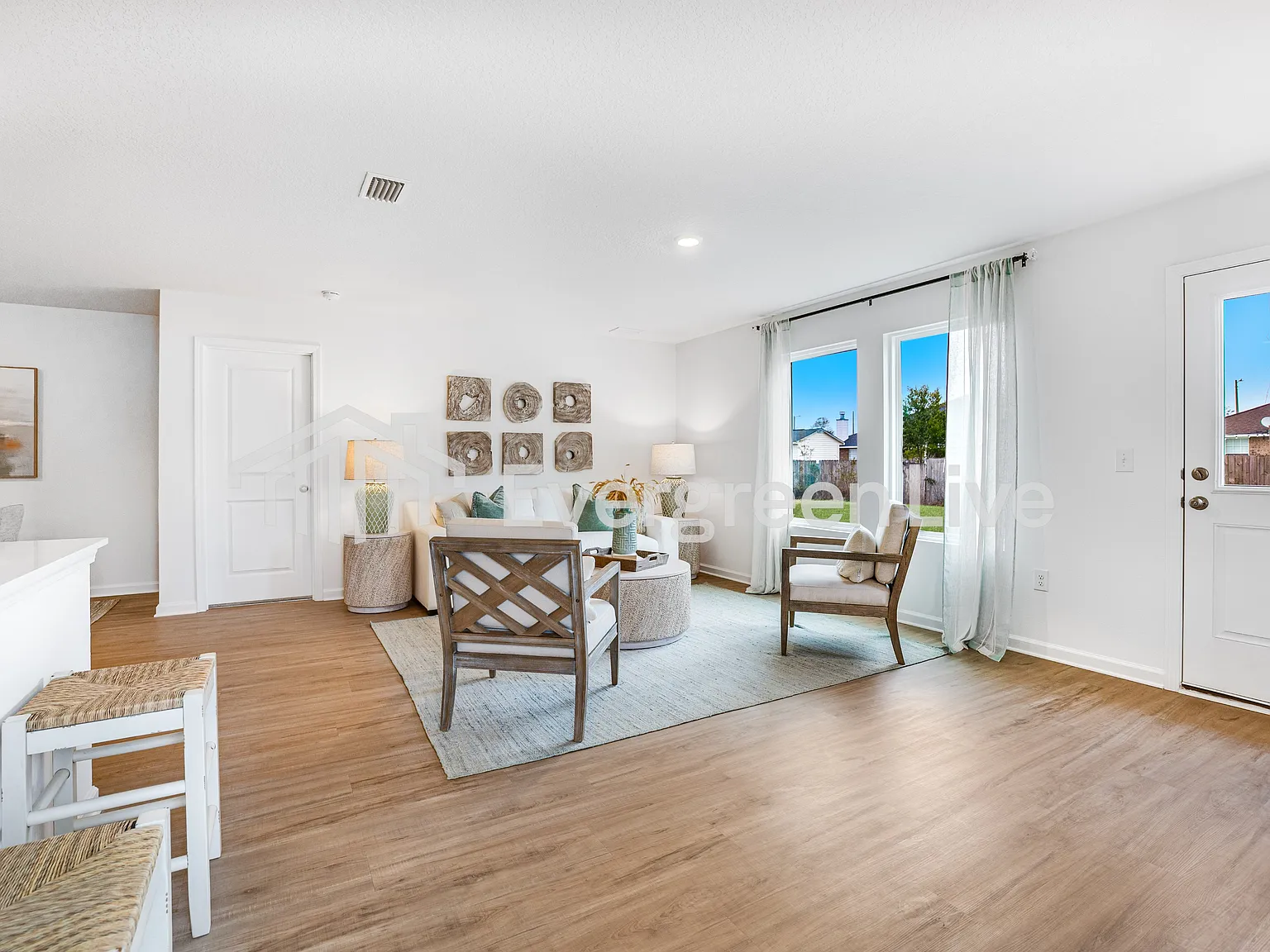 4 bed, 2.0 bath, 1707 sqft, $1,895 — Photo 2
