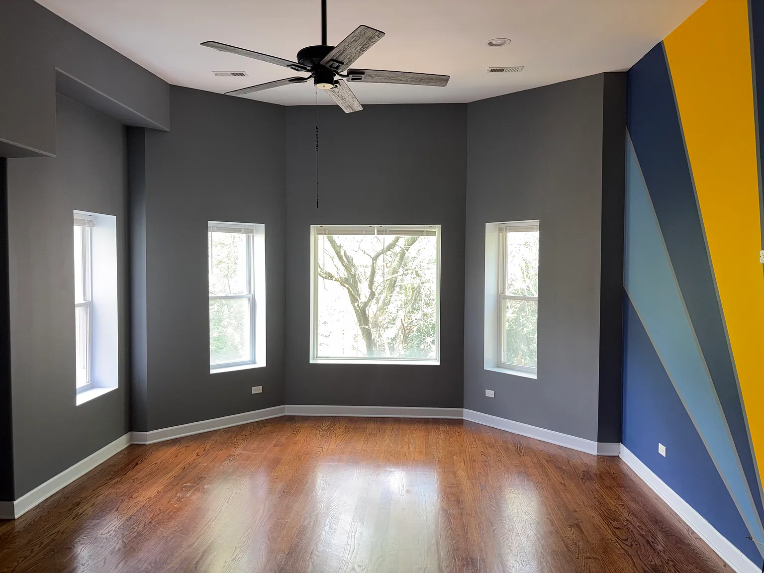 3 bed, $2,700 — Photo 1