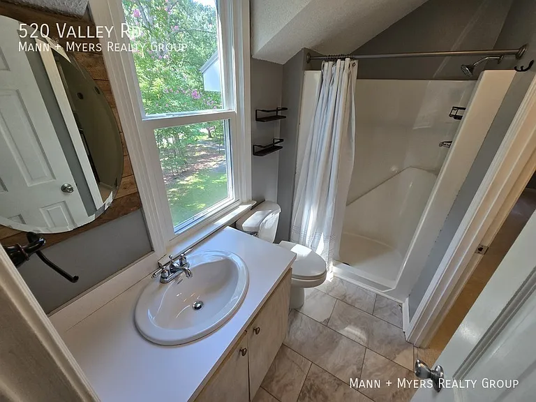 520 Valley Rd — Photo 35