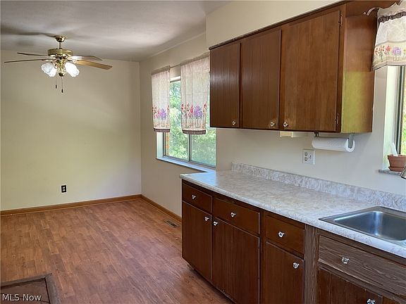 4th image of 485 Grant Hill Rd