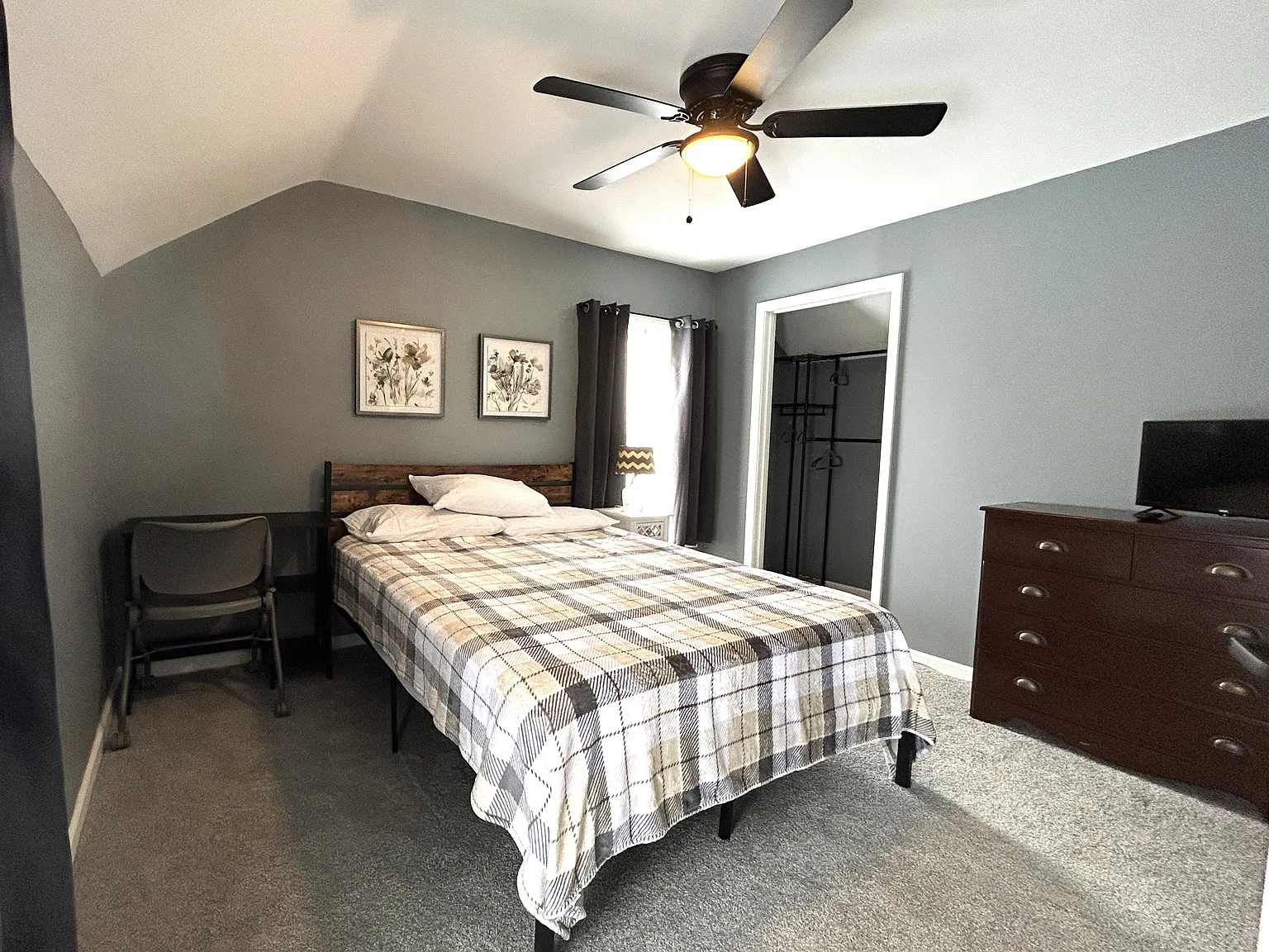7 bed, 2400 sqft, $750 — Photo 3