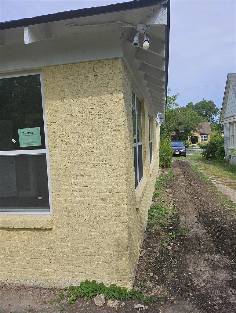 1822 Stella Ave — Photo 3