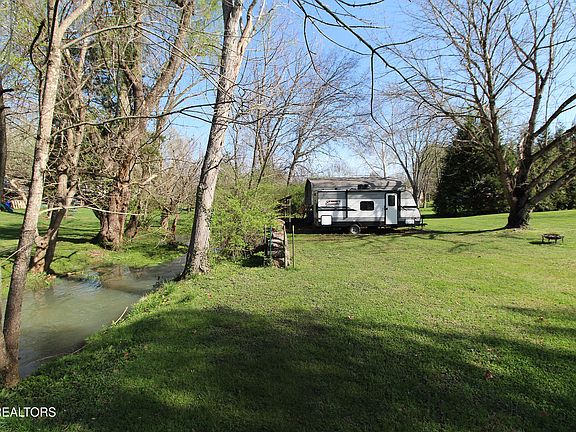 2nd image of 3831 Sullivan Rd