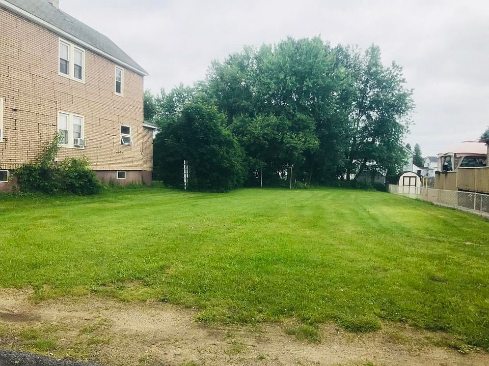 2nd image of 818 Goodman St