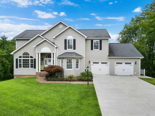 2285 Lubna Dr, Christiansburg, VA 24073
