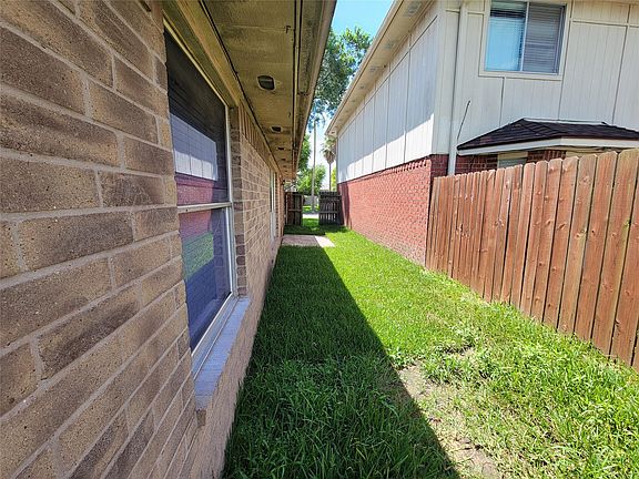 4th image of 2034 Village Park Dr
