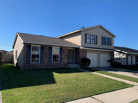 2nd image of 584 Oakwood Dr