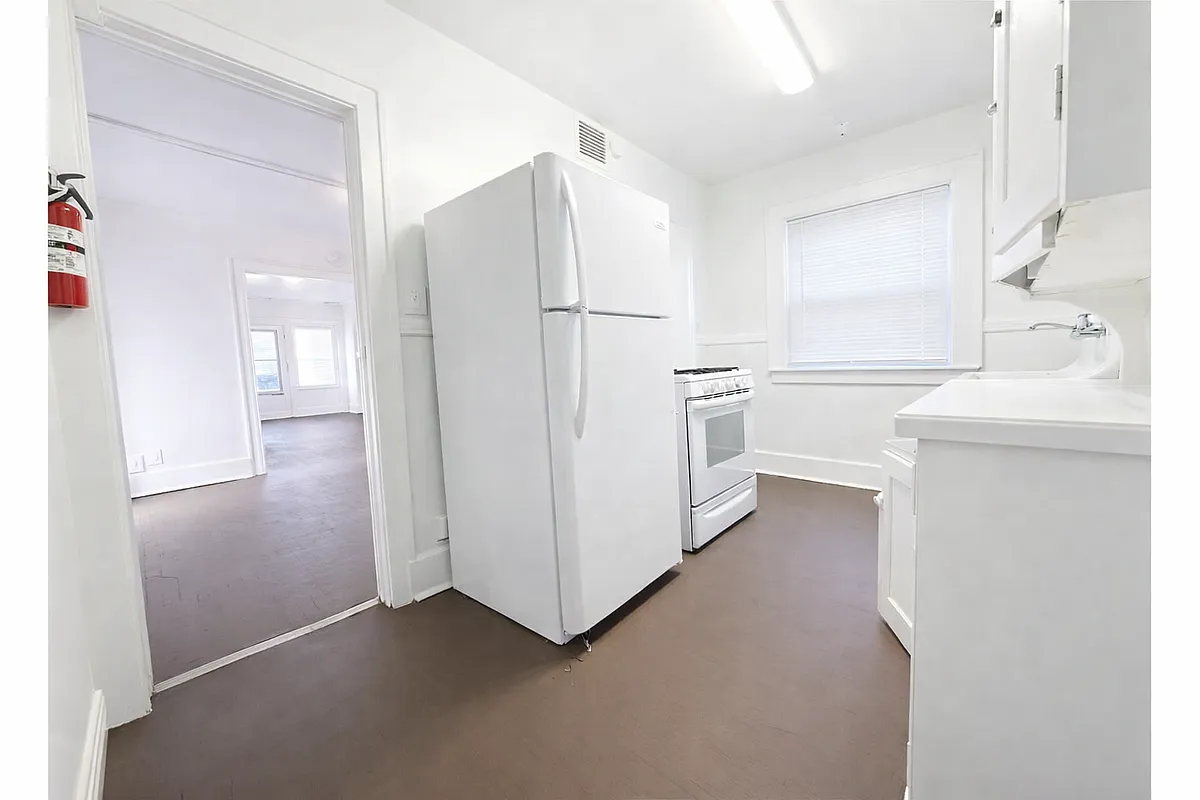 Building Photo - 132 W Lawrence St #102