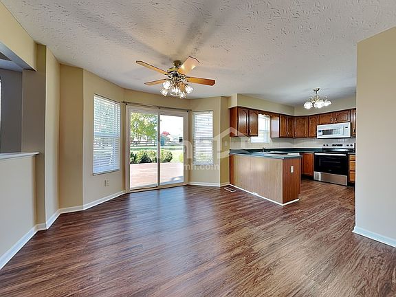 4th image of 8778 Woodridge Dr