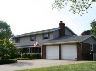 2801 Knottingham Ln, Stevensville, MI 49127
