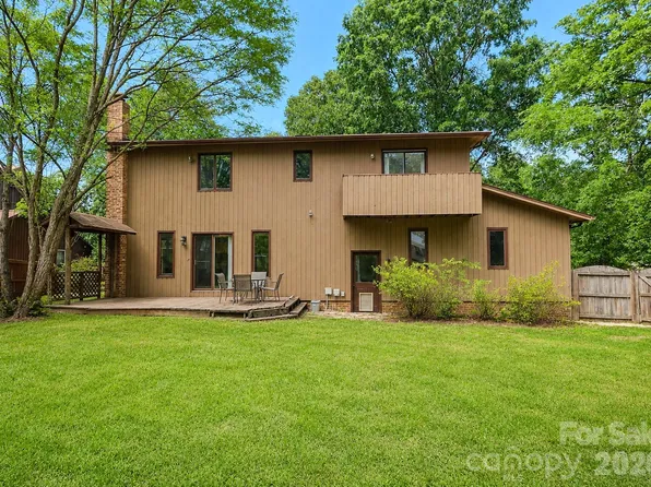 7040 Summer Pl, Charlotte, NC 28213