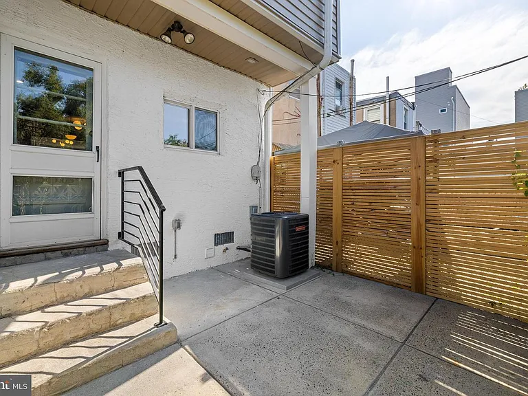 2542 E Dauphin St — Photo 29