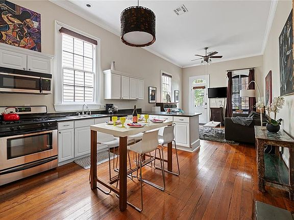 4th image of 823-825 Poland St