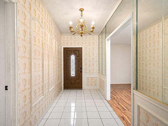 5th image of 357 W Castle Harbour Dr