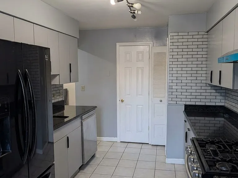 506 Edison Glen Ter #506 — Photo 3