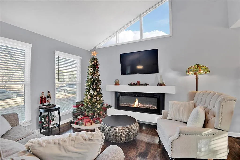 3 bed, 1600 sqft, $2,500 — Photo 4