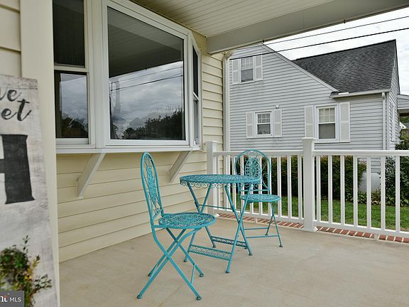4th image of 403 La Clair Ave
