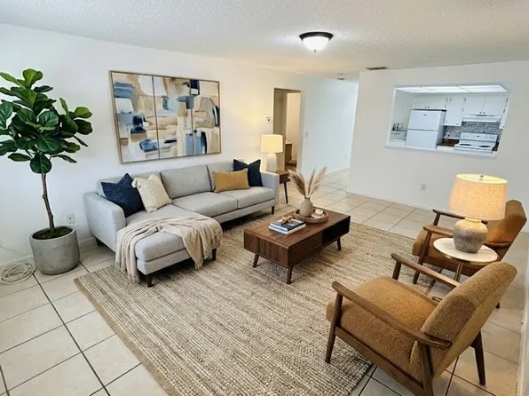 Charming 2-bedroom, 1-bathroom condo, 2648 South Dr APT 3, Clearwater, FL 33759