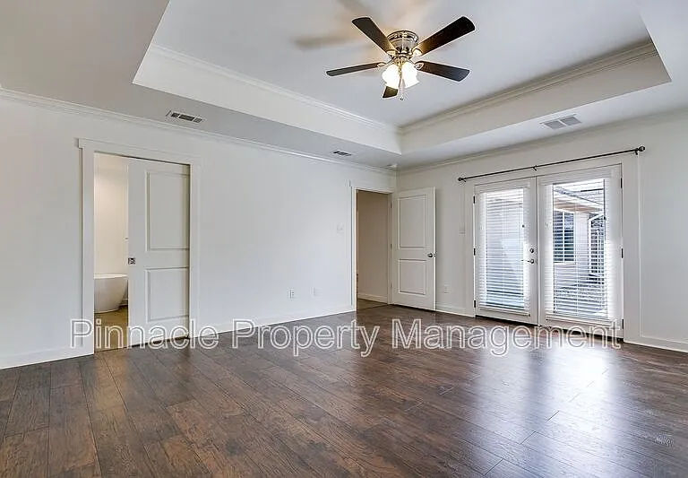 5918 Southampton Pl — Photo 17