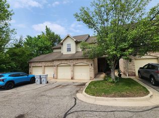 5889 High Point Ct, Brighton, MI 48116