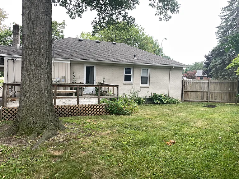 1815 McDonald Ave — Photo 4