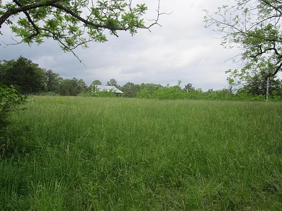 4th image of 20037 Wildwood Dr