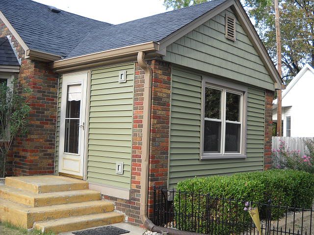 2nd image of 1639 Maple St