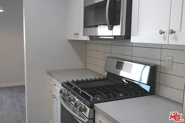 1020 Granville Ave #302 — Photo 3