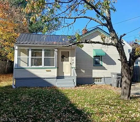 148 Millet Ave photo 1