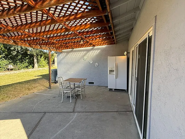 7389 Newcastle Ln — Photo 6