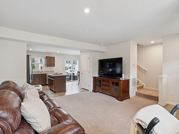 4th image of 2935 Winterberry Dr #25