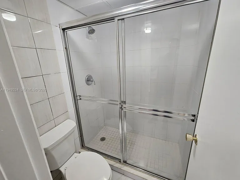 642 NW 13th St #310 — Photo 17
